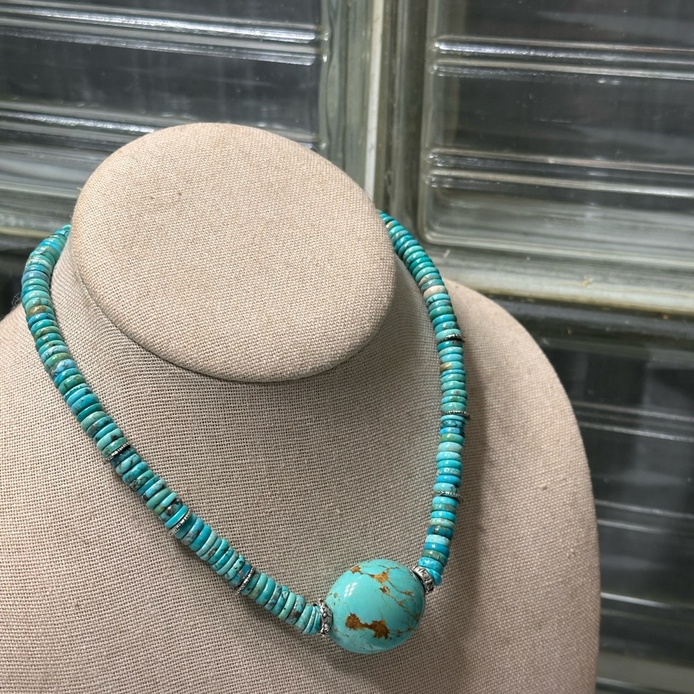 Blue Turquoise Necklace with Graduated Beads - Picture 5 of 6